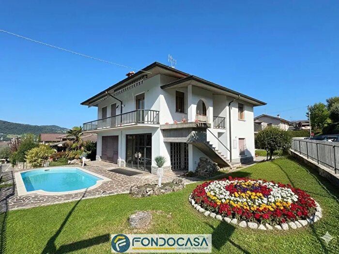 Casa con 7 locali in vendita in Capriolo