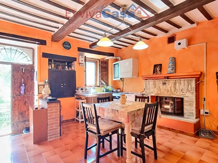 Casa con 5 locali in vendita in Capo di Rio, Cingoli