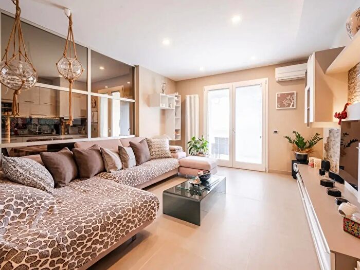 Appartamento con 5 locali in vendita in Reggio Emilia