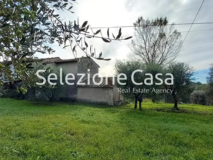Casa con 6 locali in vendita in Santa Maria A Monte