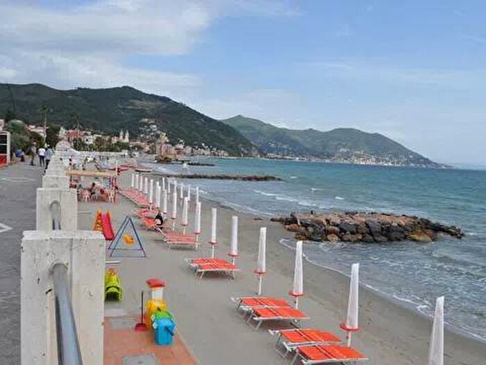 Appartamento quadrilocale in affitto in Via Delle Mimose, Laigueglia