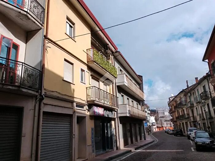 Appartamento quadrilocale in vendita in Via Roma, Castelvetere Sul Calore