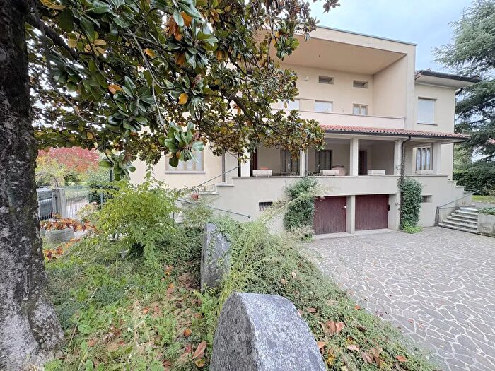 Casa con 6 locali in vendita in Via Pozzuolo, Udine
