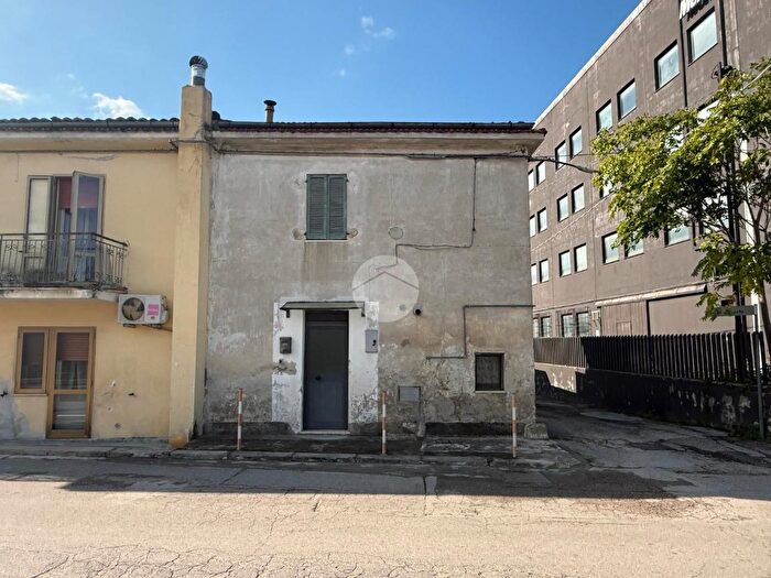 Casa bilocale in vendita in Via Penne, Chieti