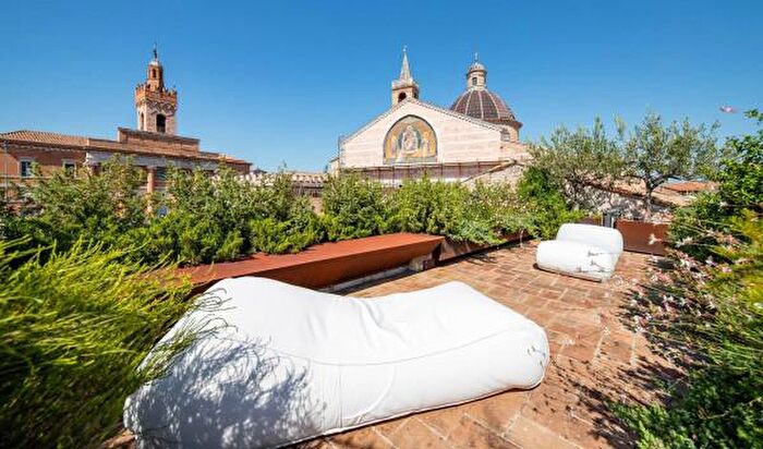 Appartamento con 6 locali in vendita in Piazza Giacomo Matteotti, Foligno