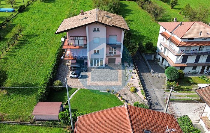 Casa con 6 locali in vendita in Endine Gaiano Via Torquato Tasso, Endine Gaiano
