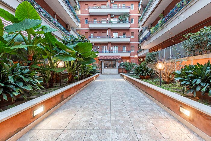 Appartamento quadrilocale in vendita in Via Lorenzo Cusani Visconti, Roma