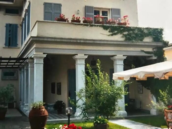 Casa con 12 locali in vendita in Carrara