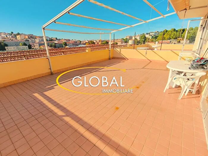 Appartamento con 5 locali in vendita in Ancona