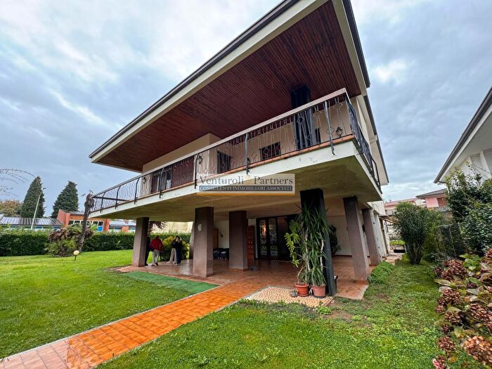 Casa con 9 locali in vendita in Viale Ferretti, Gavardo