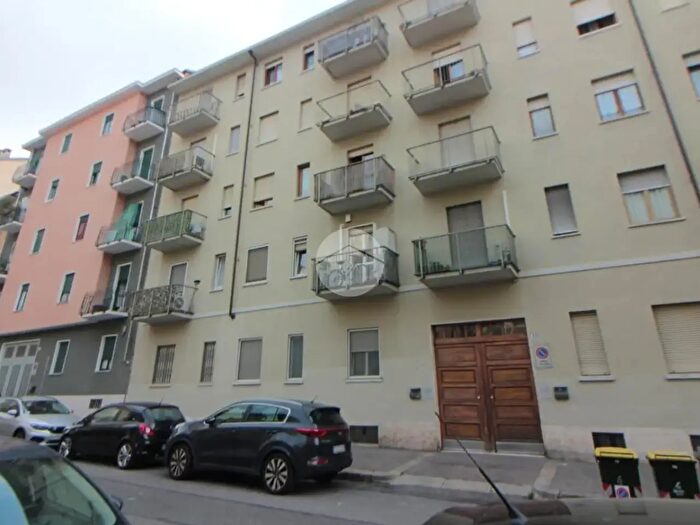 Appartamento trilocale in vendita in Via Tonale, Torino