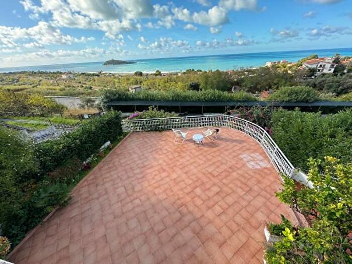 Casa con 5 locali in vendita in Strada Statale Tirrena Inferiore, Diamante