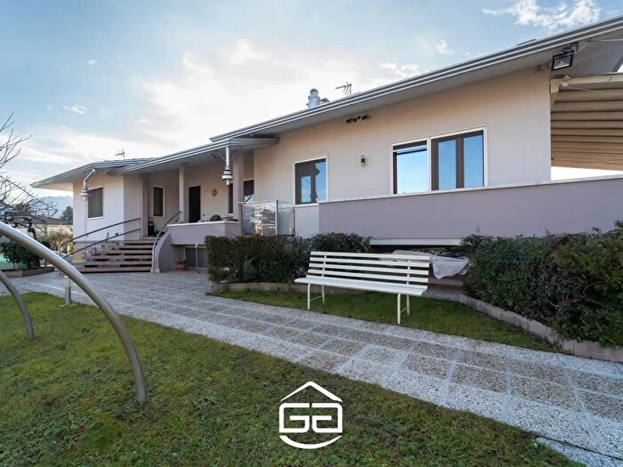 Casa con 5 locali in vendita in Via Granatieri, Malo