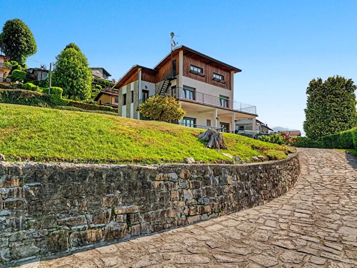 Casa con 9 locali in vendita in Via Medaglia, Alta Valle Intelvi