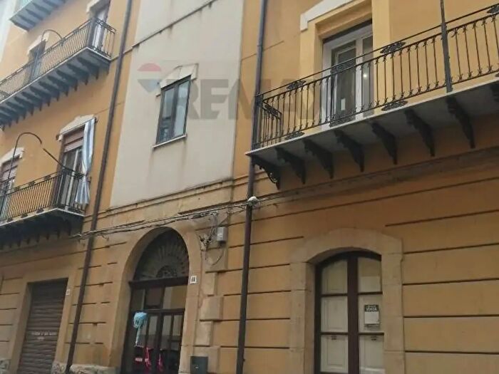 Appartamento con 5 locali in vendita in Via Regina Elena, Caltanissetta