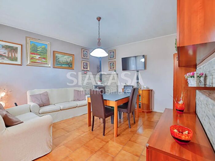 Appartamento trilocale in vendita in Via Garibaldi, Osio Sotto