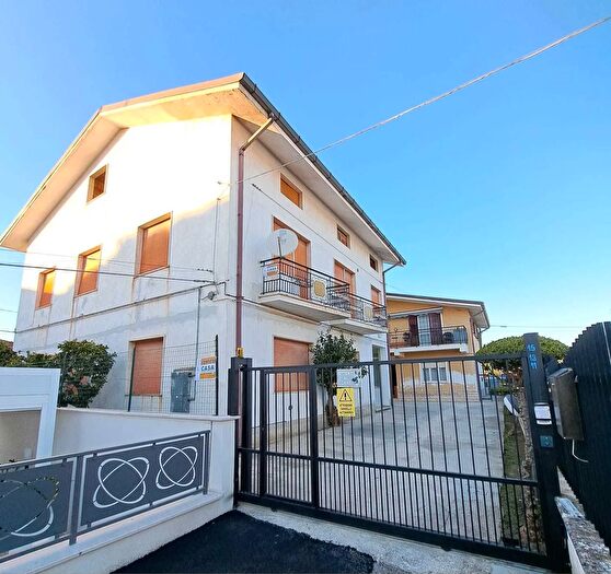 Casa con 12 locali in vendita in Via Calvario, San Vito Chietino