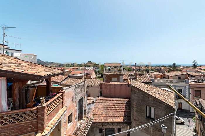 Casa quadrilocale in vendita in Via Crujllas, Calatabiano