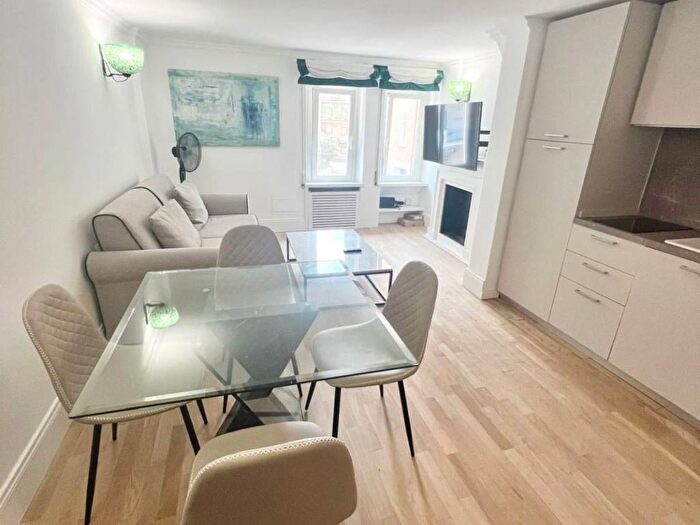 Appartamento bilocale in affitto in Via Archimede, Euclide, Roma
