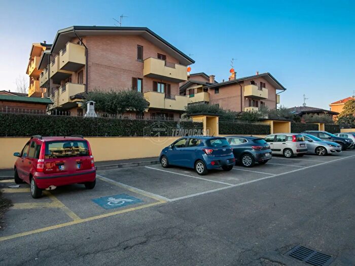 Appartamento quadrilocale in vendita in Via Montale, Limbiate