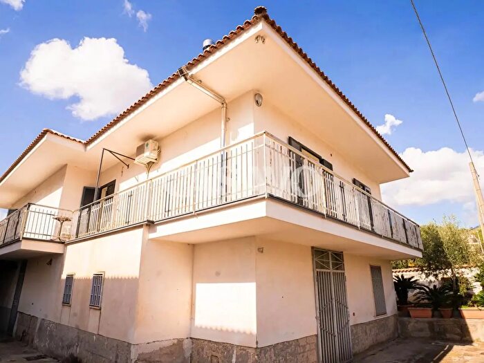 Casa con 6 locali in vendita in Via Circumvallazione, Roccarainola