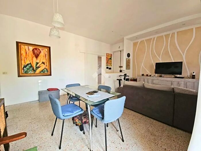 Appartamento con 6 locali in vendita in Piazza Pio XI, Nardo