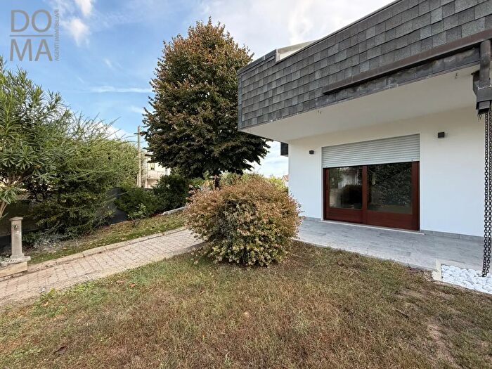 Casa con 6 locali in vendita in Rosolina
