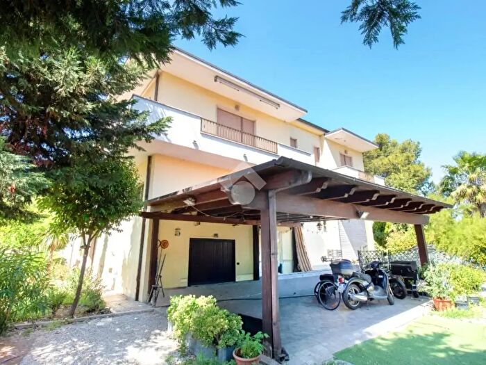 Casa quadrilocale in vendita in Via Sciesa, Montesilvano