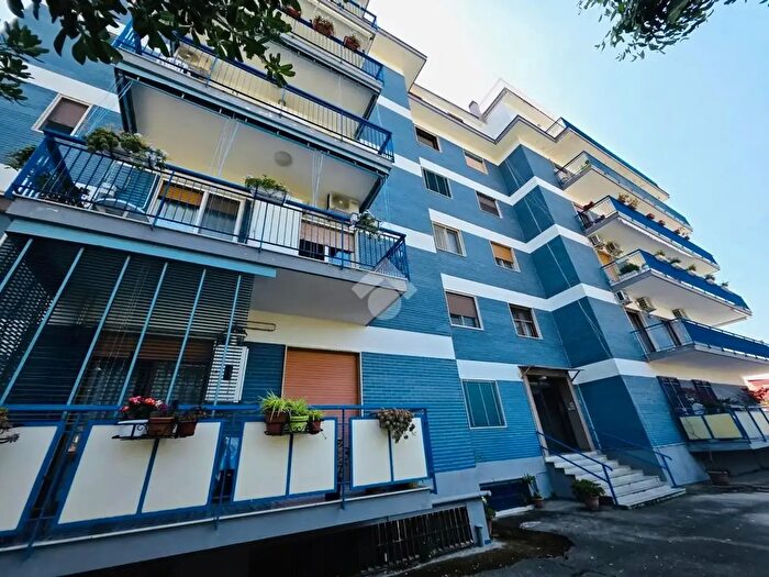Appartamento quadrilocale in vendita in Via Fiorillo, Torre Del Greco
