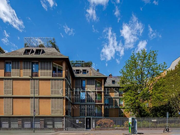 Appartamento quadrilocale in affitto in Via Alberto Mario, Milano