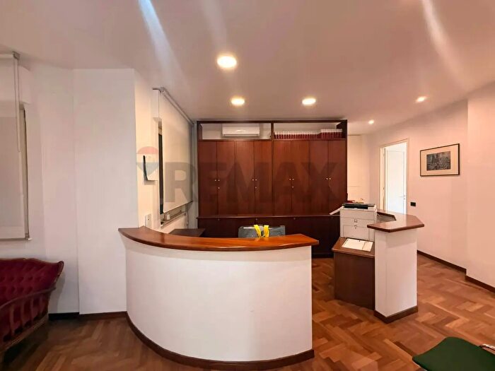 Appartamento con 5 locali in affitto in Via Massimo dAzeglio B, Palermo