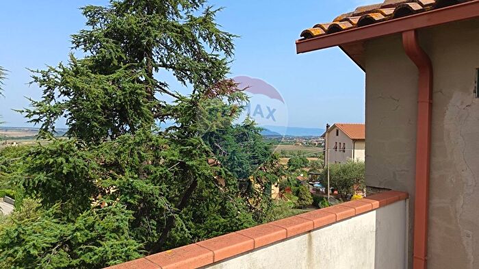 Appartamento con 6 locali in vendita in Via degli Etruschi, Paciano