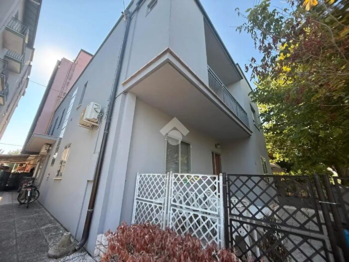 Appartamento trilocale in vendita in Viale Giacosa, Riccione