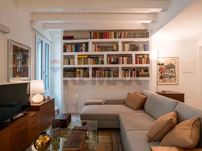 Appartamento bilocale in vendita in Piazza Amendola, Como