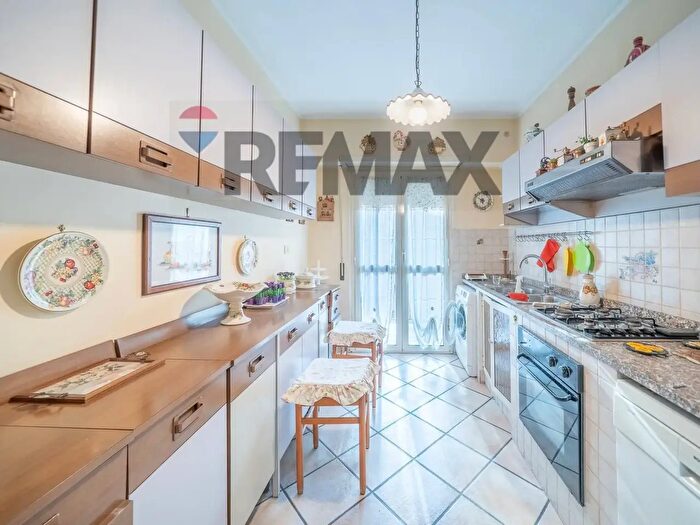Appartamento trilocale in vendita in Via Pasquale del Giudice, Roma