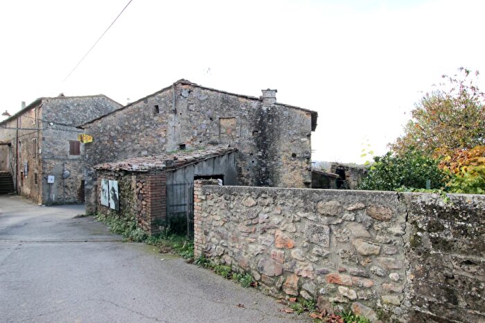 Appartamento trilocale in vendita in Piazza Lama, Monticiano