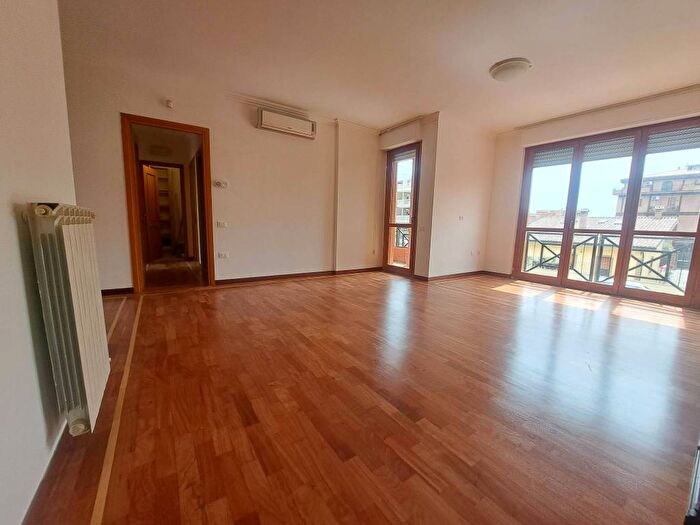 Appartamento trilocale in affitto in Via Carlo Siviero, Acilia, Roma