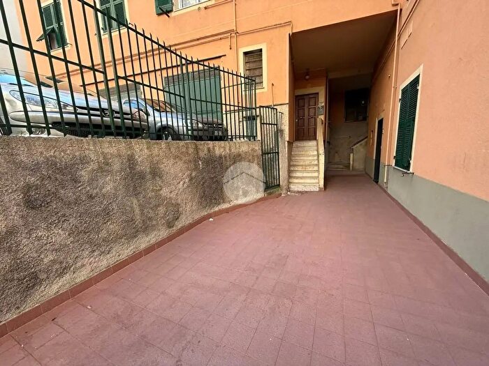 Appartamento quadrilocale in vendita in Via Erpidio Berno, Genova