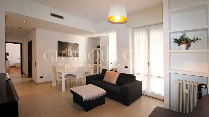 Appartamento trilocale in vendita in Via Santa Sofia, Milano