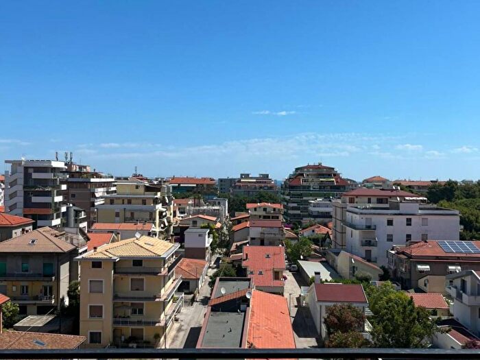 Appartamento trilocale in affitto in Viale Giovanni Bovio, Viale Bovio Piazza Duca degli Abruzzi, Pescara