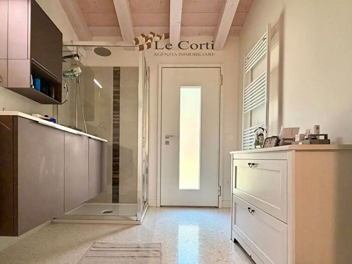 Casa con 6 locali in vendita in Lonigo