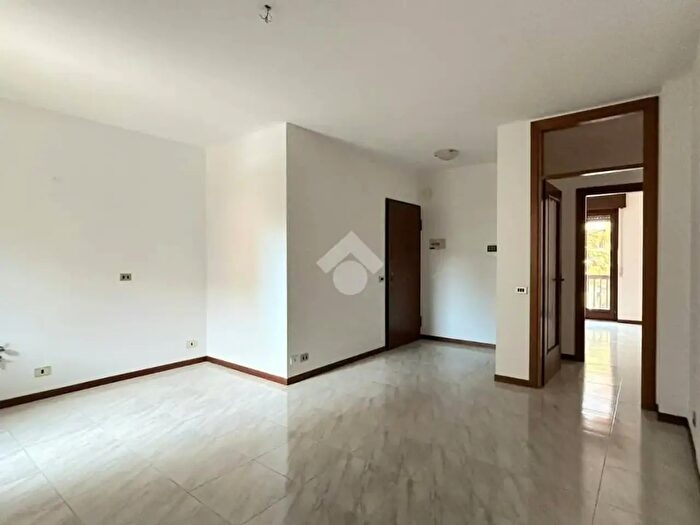 Appartamento trilocale in affitto in Via Verdi, Verona