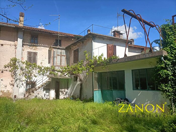 Casa con 7 locali in vendita in Via Zorutti, Capriva Del Friuli