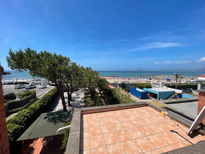 Casa con 5 locali in affitto in Lungomare Città di Ferrara, Centro, Formia
