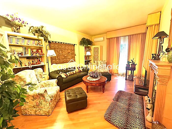 Appartamento quadrilocale in vendita in Viale Montegrappa, Prato