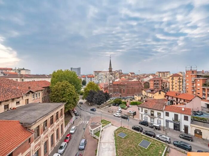 Appartamento trilocale in vendita in Via Malta, Torino