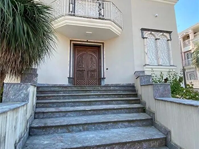 Appartamento con 5 locali in vendita in Frignano