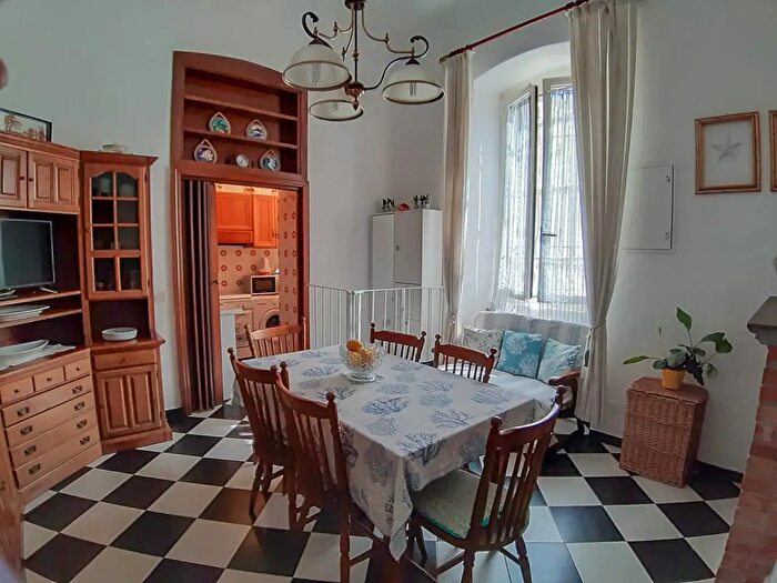 Appartamento trilocale in vendita in Lerici