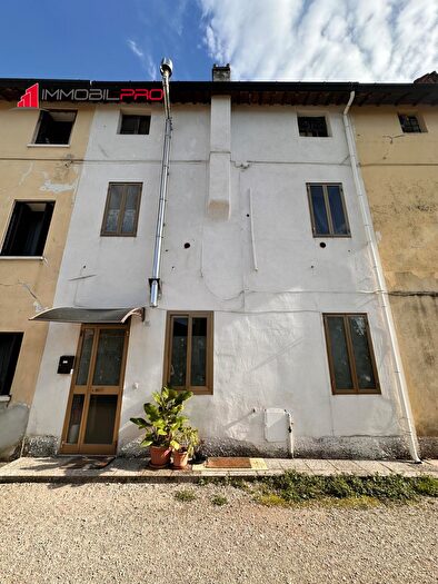 Casa trilocale in vendita in Via Corte, Zane