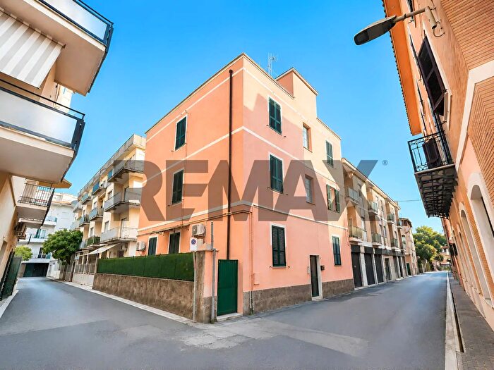 Appartamento trilocale in vendita in Via del Fiume, Terracina